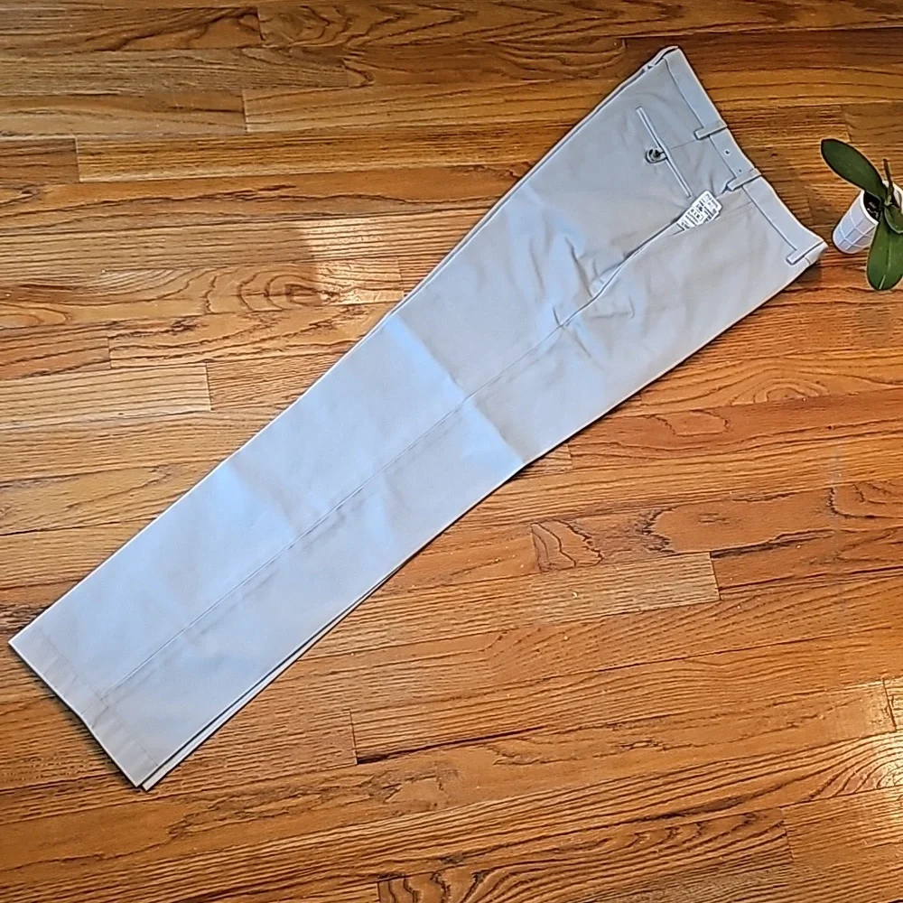 🧍‍♂️NEW WITH TAGS! Jos. A. Bank size 30W x 32L light khaki pants
